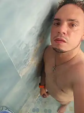 Snapshot of latinoflpr chatting on 09-22-25, 01:40 latinoflpr online show from 09-22-25, 01:40