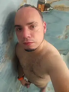 Snapshot of latinoflpr chatting on 10-12-25, 01:48 latinoflpr online show from 10-12-25, 01:48