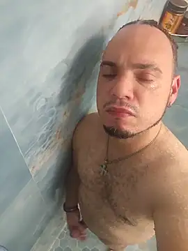 Snapshot of latinoflpr chatting on 10-15-25, 01:50 latinoflpr online show from 10-15-25, 01:50