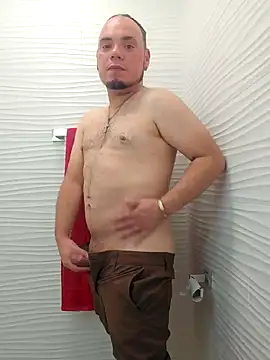 Snapshot of latinoflpr chatting on 10-17-25, 03:20 latinoflpr online show from 10-17-25, 03:20