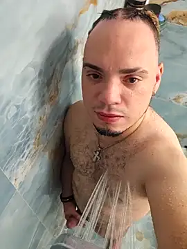 Snapshot of latinoflpr chatting on 10-22-25, 12:22 latinoflpr online show from 10-22-25, 12:22