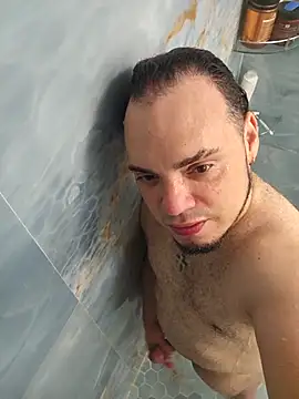 Snapshot of latinoflpr chatting on 11-28-25, 11:29 latinoflpr online show from 11-28-25, 11:29