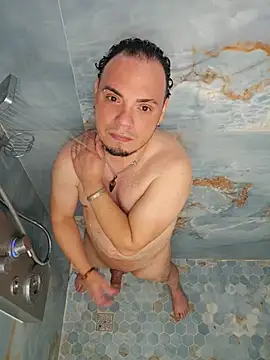 Snapshot of latinoflpr chatting on 12-14-25, 05:13 latinoflpr online show from 12-14-25, 05:13