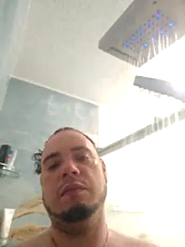 Snapshot of latinoflpr chatting on 12-17-25, 01:33 latinoflpr online show from 12-17-25, 01:33