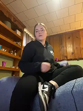 jaseyrae online show from 12-18-24, 04:49