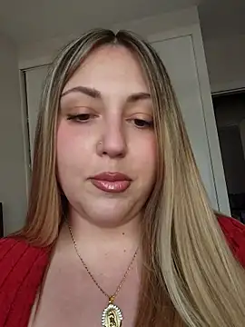 Snapshot of sofiabichota chatting on 03-25-26, 04:02 sofiabichota online show from 03-25-26, 04:02