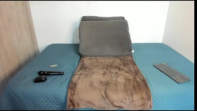 AmeliPonce online show from 04-14-26, 04:02