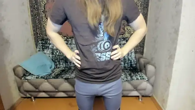 Snapshot of Marrymepls chatting on 03-20-25, 01:57 Marrymepls online show from 03-20-25, 01:57