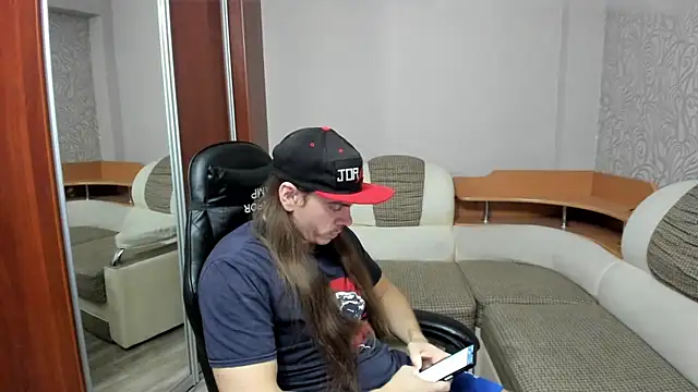 Snapshot of Marrymepls chatting on 11-05-25, 04:51 Marrymepls online show from 11-05-25, 04:51