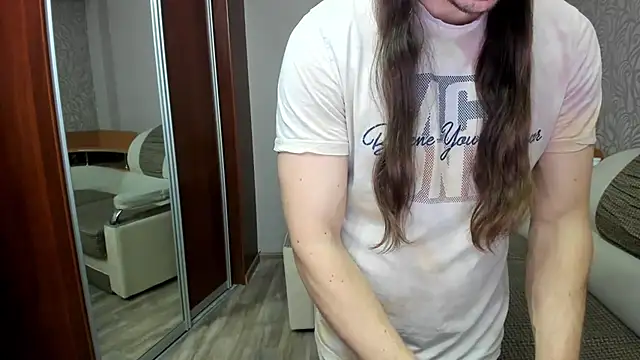 Snapshot of Marrymepls chatting on 11-12-25, 03:01 Marrymepls online show from 11-12-25, 03:01