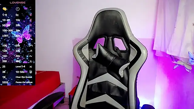 ninatiny online show from 01-08-25, 09:32