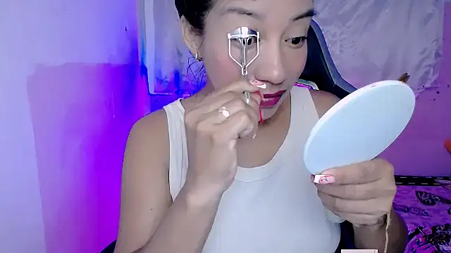 ninatiny online show from 10-27-25, 09:57