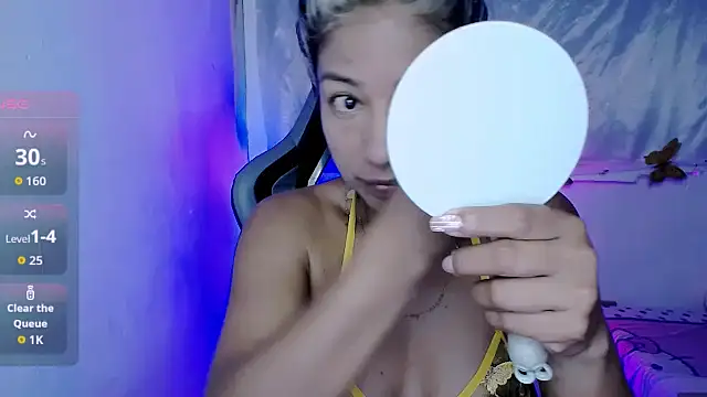 ninatiny online show from 11-16-25, 10:43