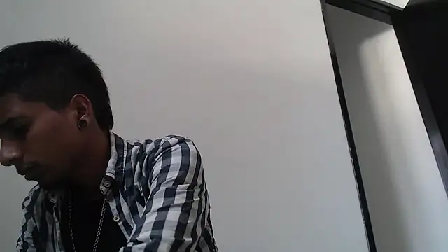 Snapshot of stevenosori chatting on 08-07-26, 04:53 stevenosori online show from 08-07-26, 04:53