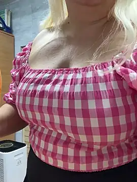 Snapshot of SabinaSweety chatting on 12-14-24, 12:33 SabinaSweety online show from 12-14-24, 12:33