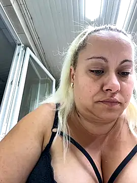 Snapshot of SabinaSweety chatting on 09-11-25, 05:40 SabinaSweety online show from 09-11-25, 05:40