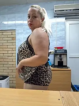 Snapshot of SabinaSweety chatting on 09-19-25, 05:46 SabinaSweety online show from 09-19-25, 05:46