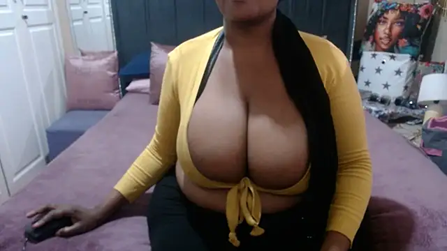 Snapshot of BUSTYDEE chatting on 10-21-25, 06:58 BUSTYDEE online show from 10-21-25, 06:58