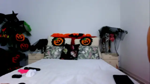 Snapshot of SashaRizz chatting on 10-25-25, 04:42 SashaRizz online show from 10-25-25, 04:42