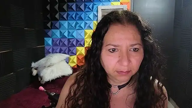 Snapshot of katifoxx chatting on 12-13-25, 08:04 katifoxx online show from 12-13-25, 08:04