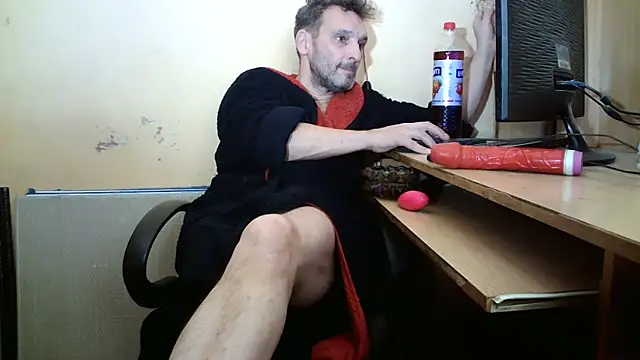 Snapshot of dundyFocus chatting on 12-22-25, 11:51 dundyFocus online show from 12-22-25, 11:51