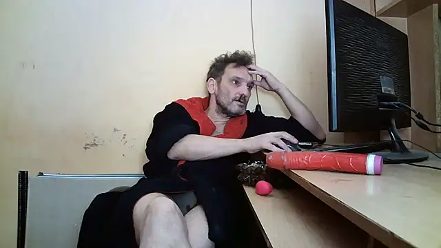 Snapshot of dundyFocus chatting on 03-06-26, 01:29 dundyFocus online show from 03-06-26, 01:29