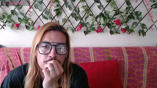 Snapshot of Jack_Emily1 chatting on 05-22-26, 08:25 Jack Emily1 online show from 05-22-26, 08:25