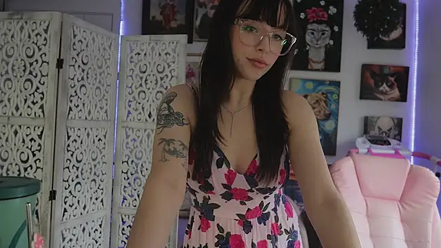 Snapshot of makiyahbelle chatting on 06-15-26, 06:37 makiyahbelle online show from 06-15-26, 06:37