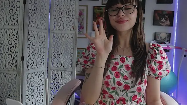 Snapshot of makiyahbelle chatting on 06-17-26, 06:16 makiyahbelle online show from 06-17-26, 06:16