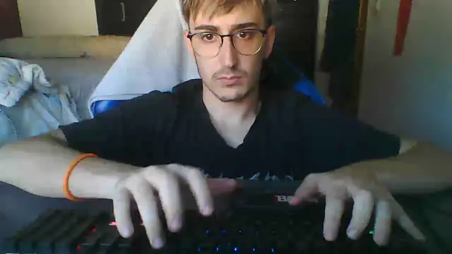 Troycm online show from 10-04-25, 01:53