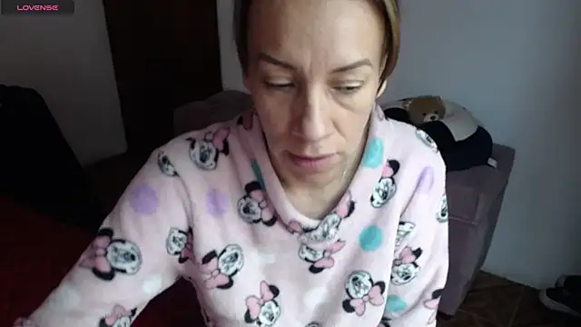 Snapshot of cristin_doll_ chatting on 10-26-25, 04:35 cristin doll online show from 10-26-25, 04:35