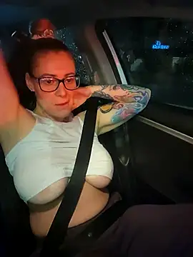 Snapshot of HollyTattoo chatting on 12-09-24, 11:03 HollyTattoo online show from 12-09-24, 11:03