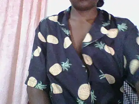 Snapshot of Hamie_sexy chatting on 12-04-25, 12:03 Hamie sexy online show from 12-04-25, 12:03