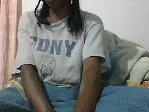 Snapshot of Hamie_sexy chatting on 12-17-25, 04:02 Hamie sexy online show from 12-17-25, 04:02