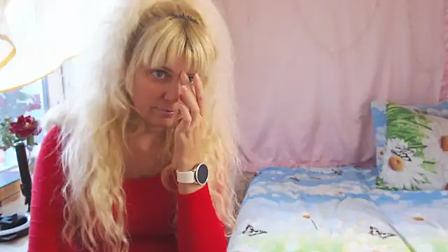 SunnySylvia online show from 11-17-25, 07:14