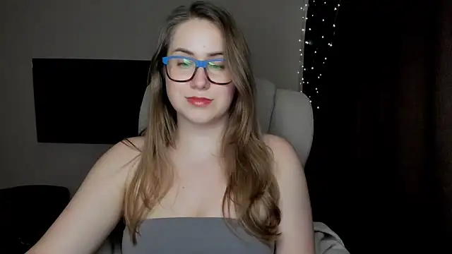 Snapshot of SeasonalSomeone chatting on 10-27-25, 11:31 SeasonalSomeone online show from 10-27-25, 11:31