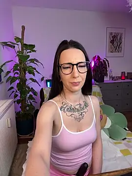 Snapshot of Trixie-Tainted chatting on 03-13-25, 02:55 Trixie-Tainted online show from 03-13-25, 02:55