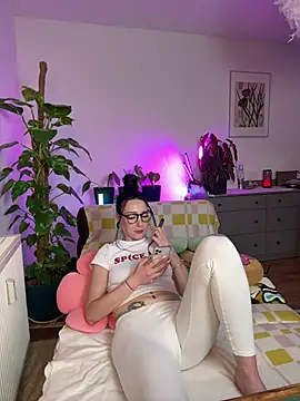 Snapshot of Trixie-Tainted chatting on 03-15-25, 04:43 Trixie-Tainted online show from 03-15-25, 04:43