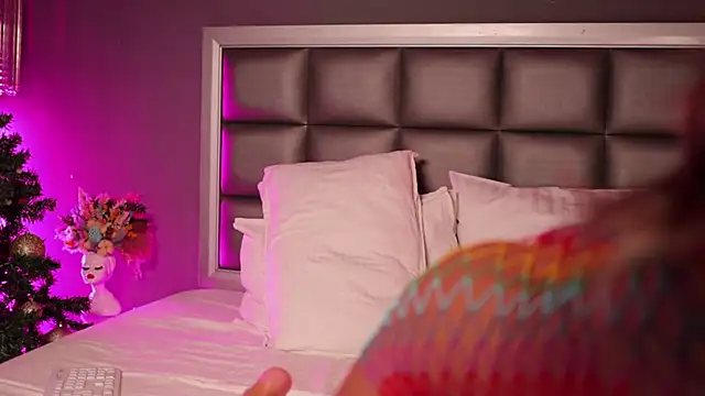 Snapshot of Rachel_Quinn_ chatting on 12-30-24, 11:04 Rachel Quinn online show from 12-30-24, 11:04