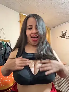 latinfemale online show from 12-17-25, 09:43