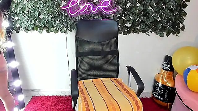 Snapshot of DestinyHills chatting on 06-23-26, 12:03 DestinyHills online show from 06-23-26, 12:03