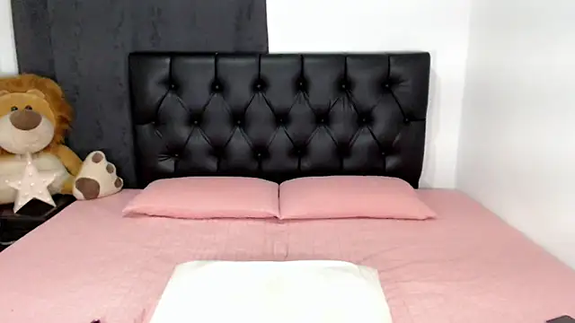 Snapshot of Morgan_rox23 chatting on 05-27-26, 01:57 Morgan rox23 online show from 05-27-26, 01:57