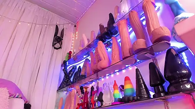 Snapshot of christymilkk chatting on 12-29-24, 02:06 christymilkk online show from 12-29-24, 02:06