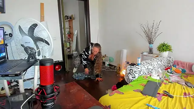 Snapshot of IamYourNarcotic chatting on 10-21-25, 11:44 IamYourNarcotic online show from 10-21-25, 11:44