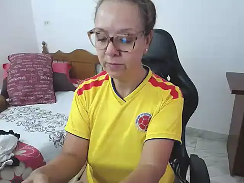Snapshot of yeslluisa chatting on 06-23-26, 07:23 yeslluisa online show from 06-23-26, 07:23