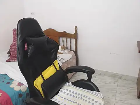 Snapshot of yeslluisa chatting on 07-15-26, 08:14 yeslluisa online show from 07-15-26, 08:14