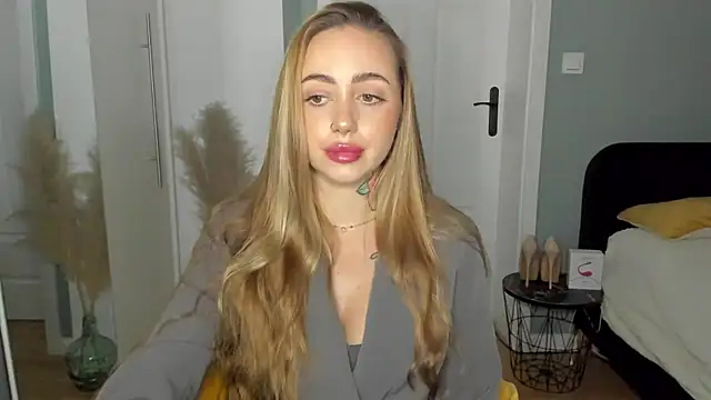Snapshot of sexyCoralie chatting on 03-29-26, 12:05 sexyCoralie online show from 03-29-26, 12:05