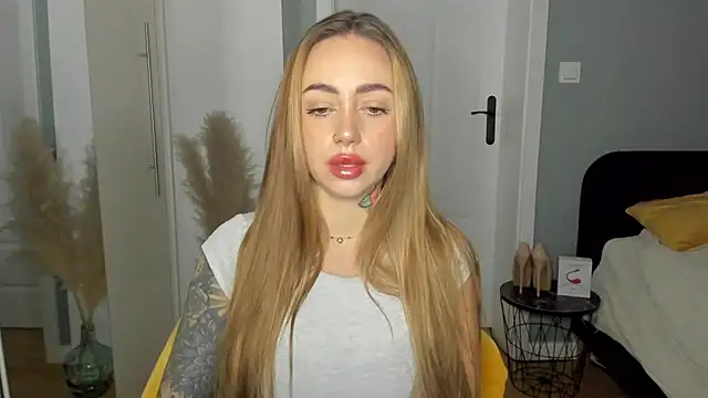 Snapshot of sexyCoralie chatting on 04-02-26, 07:06 sexyCoralie online show from 04-02-26, 07:06
