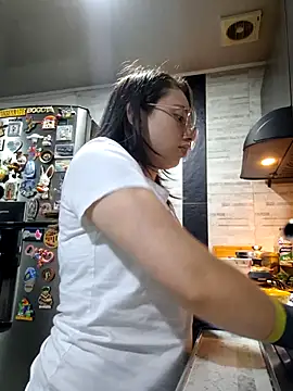 Snapshot of linda-schmidt chatting on 04-20-26, 02:03 linda-schmidt online show from 04-20-26, 02:03