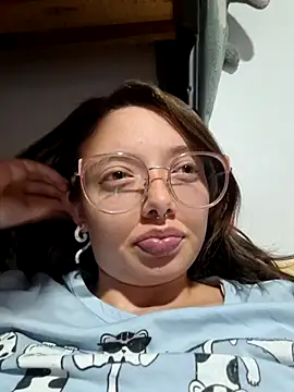 Snapshot of linda-schmidt chatting on 04-21-26, 01:07 linda-schmidt online show from 04-21-26, 01:07